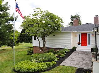10 Elmwood Hill Ln, Brighton, NY 14610