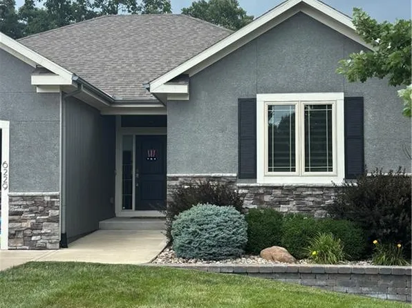 6229 N Green Hills Ln, Kansas City, MO 64151