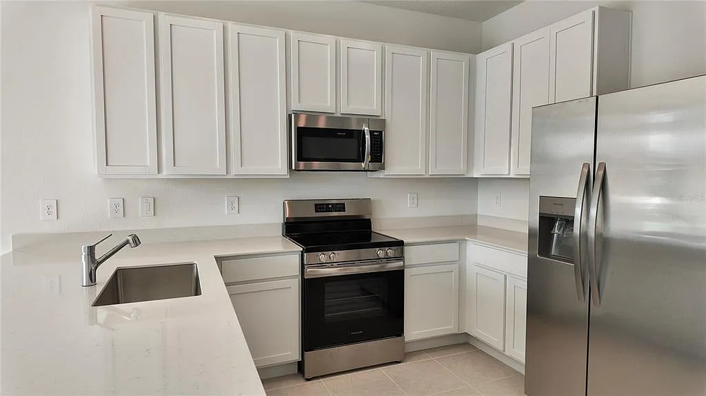 3 bed, 2.5 bath, 1840 sqft, $1,950 — Photo 4
