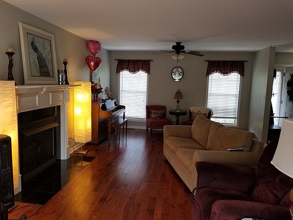 2nd image of 158 W Observatory Dr