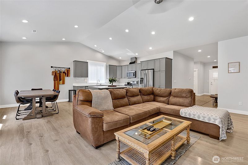 3rd image of 1134 Falcon Court