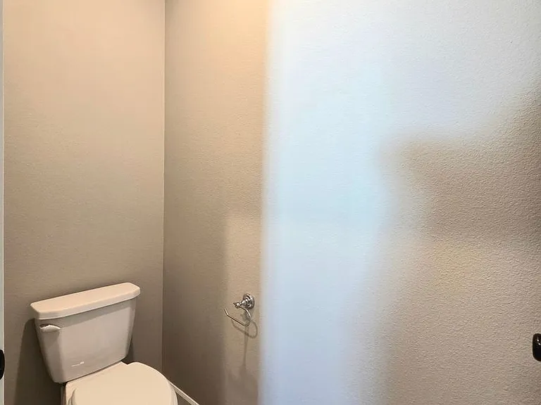 717 J St NE — Photo 29