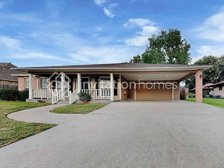7095 Pleasure Lake Dr — Photo 1