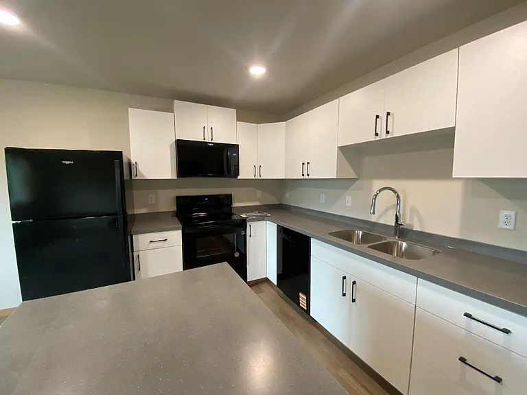 SunHill Bryant — Photo 1