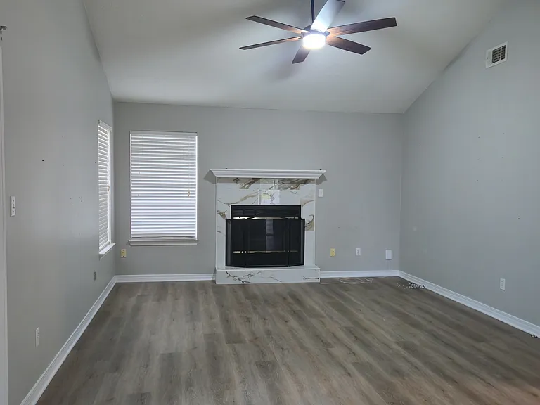 1917 Heartland Dr — Photo 4
