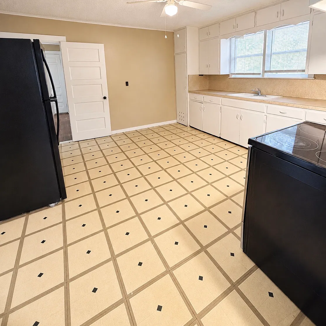 3 bed, 960 sqft, $1,050 — Photo 4