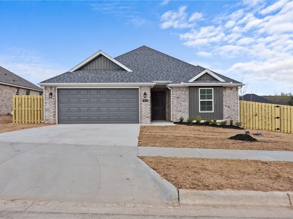 450 Hall St, West Fork, AR 72774