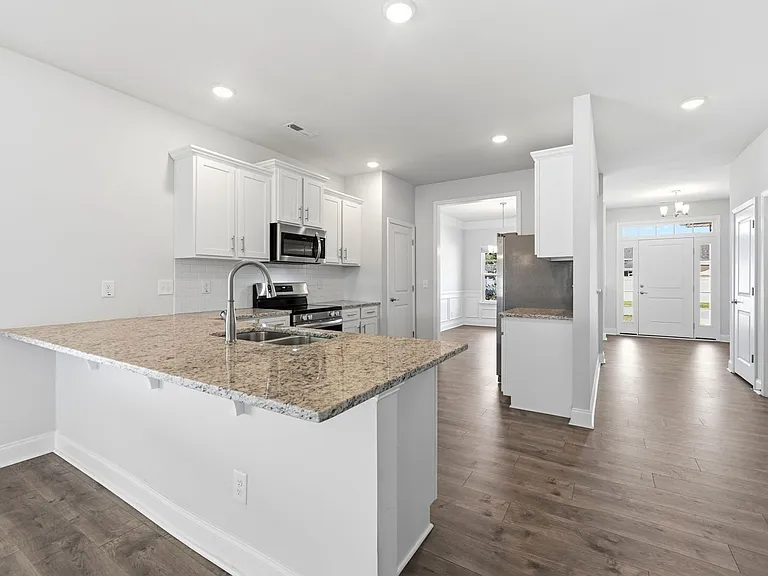 903 Eakins Ln — Photo 7