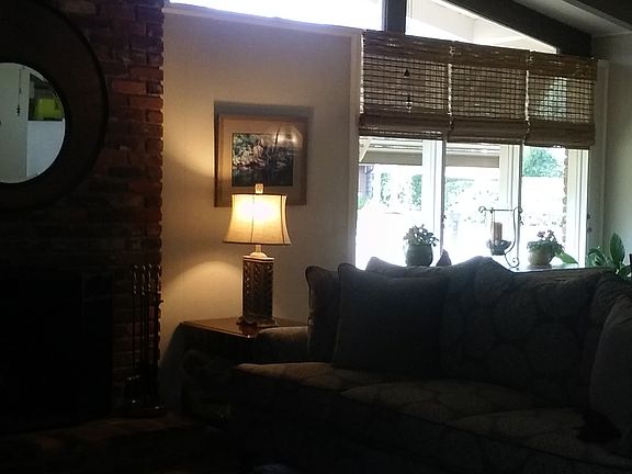 2nd image of 719 NE 17th Ct