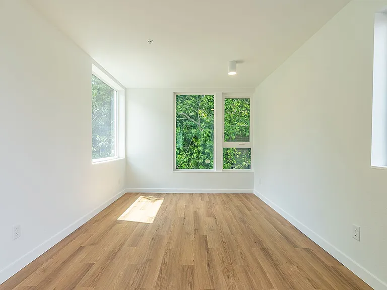 Beautiful Brand New Boutique Apartment Community — Photo 29