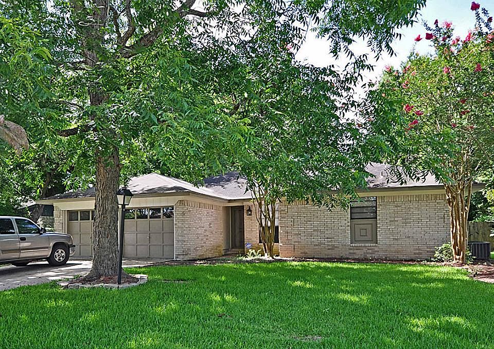 1st image of 305 Dogwood St
