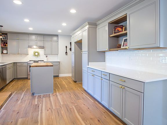 3rd image of 7982 Dogwood Ln