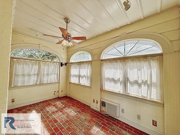 5th image of 388 Hawthorne Dr