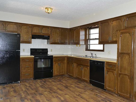 5th image of 1520 La Chateau Dr