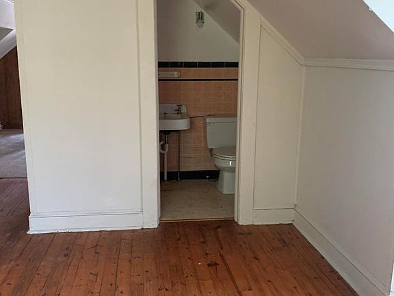 3rd image of 510 Virginia Ave