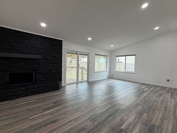 3rd image of 21837 Ticonderoga Ave