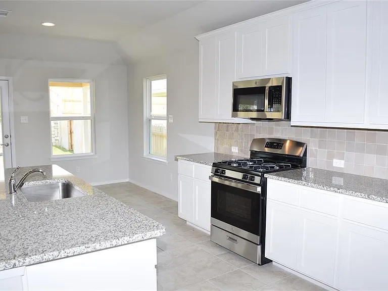 208 Shugart St — Photo 10