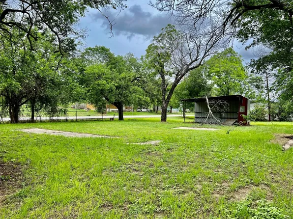 407 Cedar Hwy220n Cornerold Iredel, Hico, TX 76457