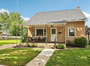 465 Hawthorn St, Burlington, WI 53105