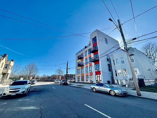 Rented by Bruma Realty LLC | media 9