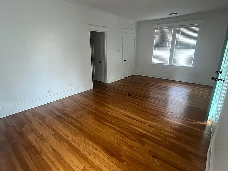 123 Stonewall St — Photo 2