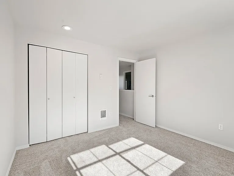 Water's Edge Townhomes — Photo 26