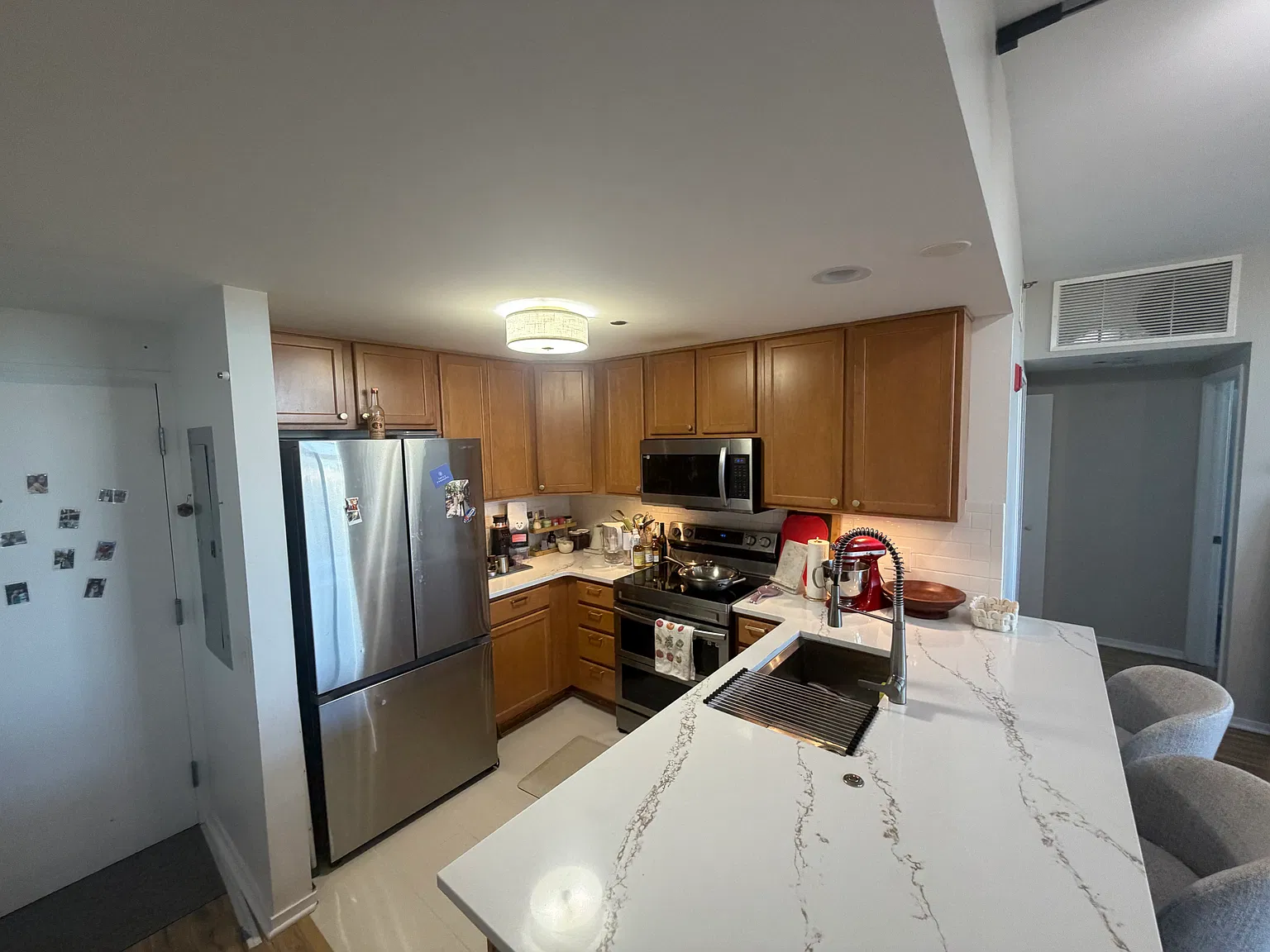 1 bed, 770 sqft, $2,400 — Photo 3