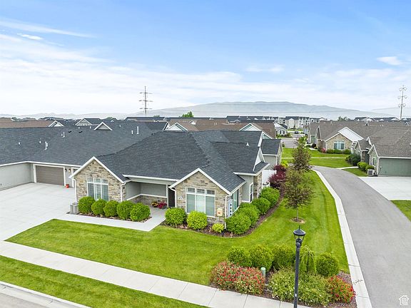 3rd image of 447 N Mallard Dr Unit A