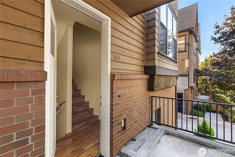 3rd image of 303 Bellevue Way SE