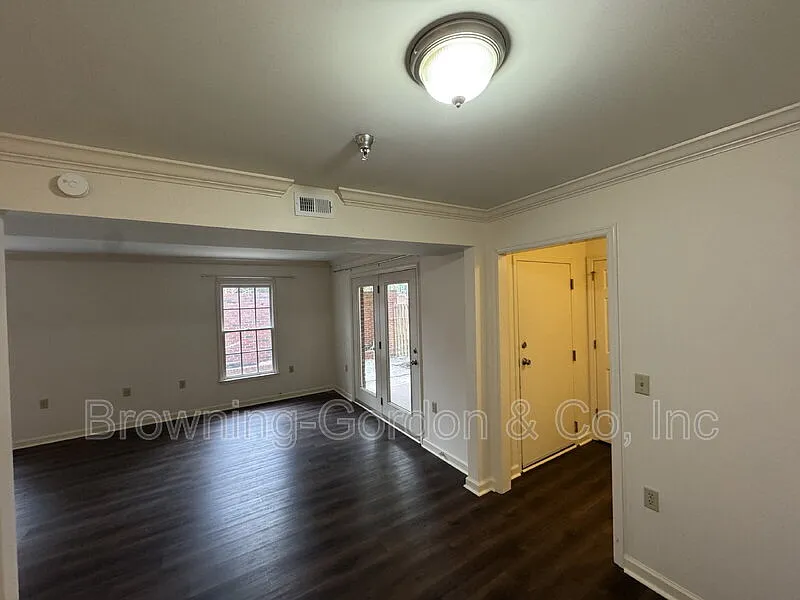 Georgetown Condominiums — Photo 3