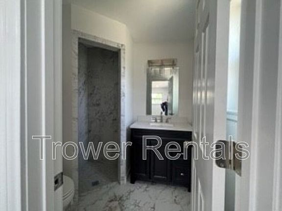 5th image of 4041 Dumont Dr