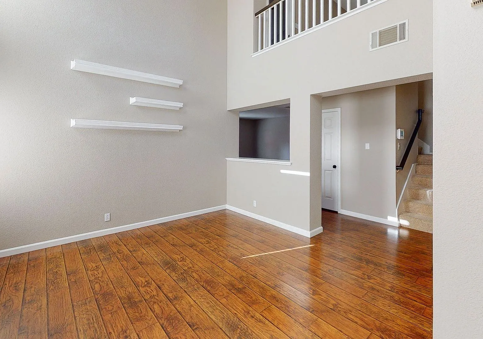 1030 Syracuse Cir — Photo 2