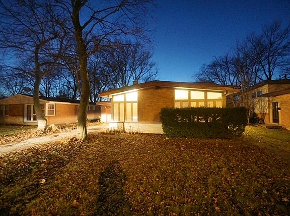 4th image of 747 Leclaire Ave