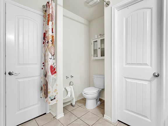 2nd image of 1004 Riverstone Trl