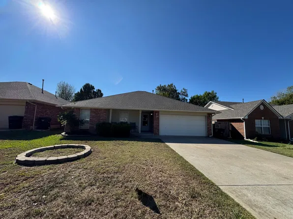 624 NW 20th St, Moore, OK 73160