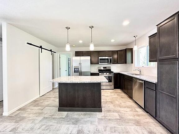 3rd image of 4233 Old Farm Dr