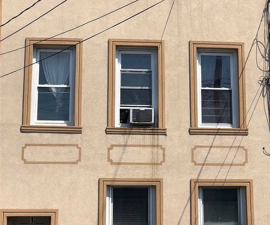 1st image of 10325 101st St