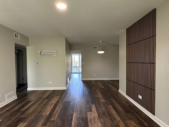 5th image of 5408 Chateau Dr #5