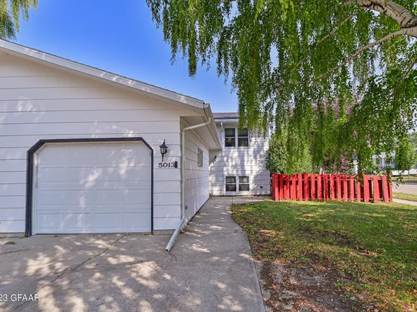 5013 4th Ave N, Grand Forks, ND 58203