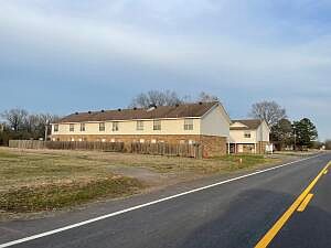 2nd image of 607 E Main St