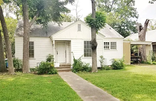 1403 Burns Blvd Photo 1