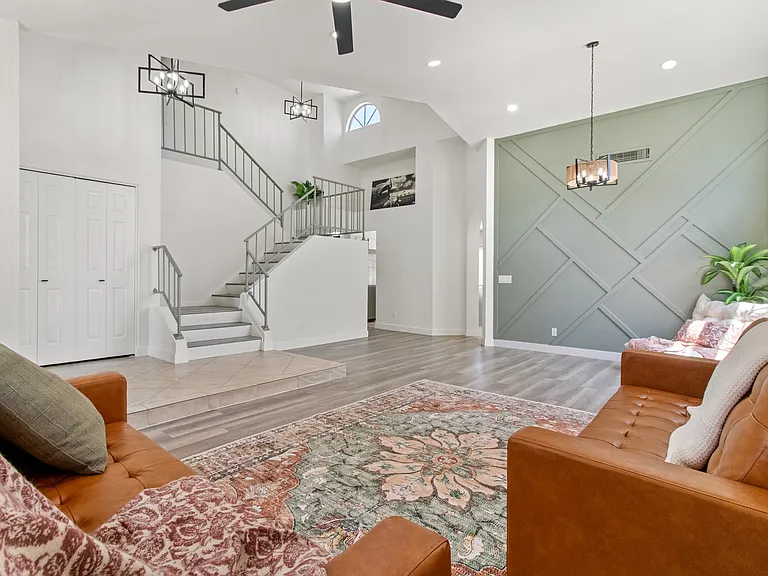1436 E Kent Ave — Photo 2