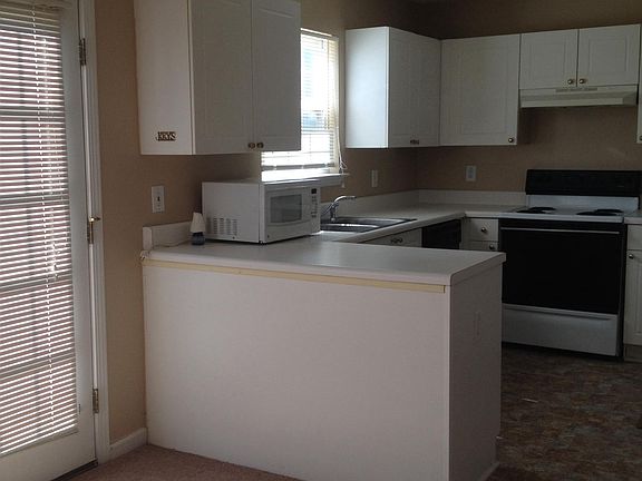 5th image of 312 Goldenrod Dr