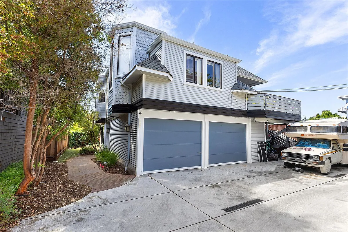 Building Photo - 1527 Verdi St