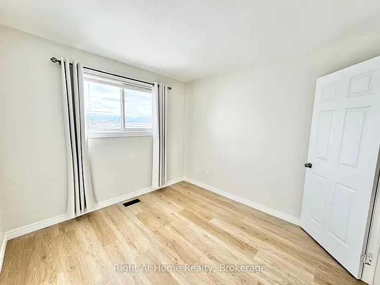 221 1st Rd E — Photo 10