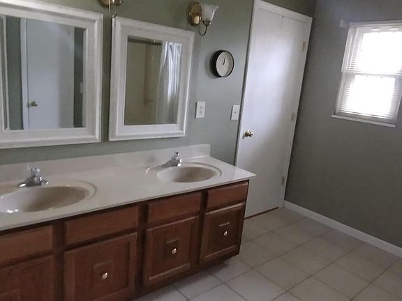5th image of 126 Crockett Ct