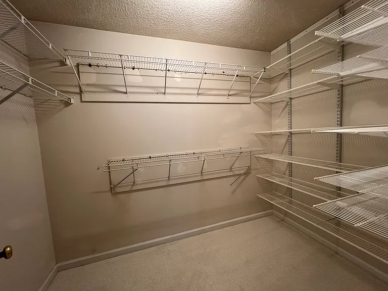 375 Wittenridge Ct — Photo 6
