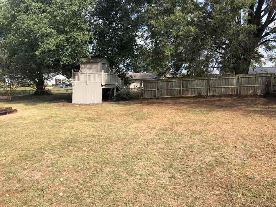 2nd image of 72 Oakleaf Dr