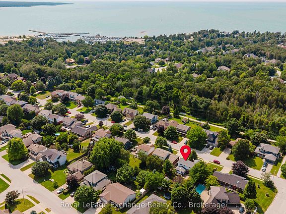 4th image of 953 Parkwood Dr