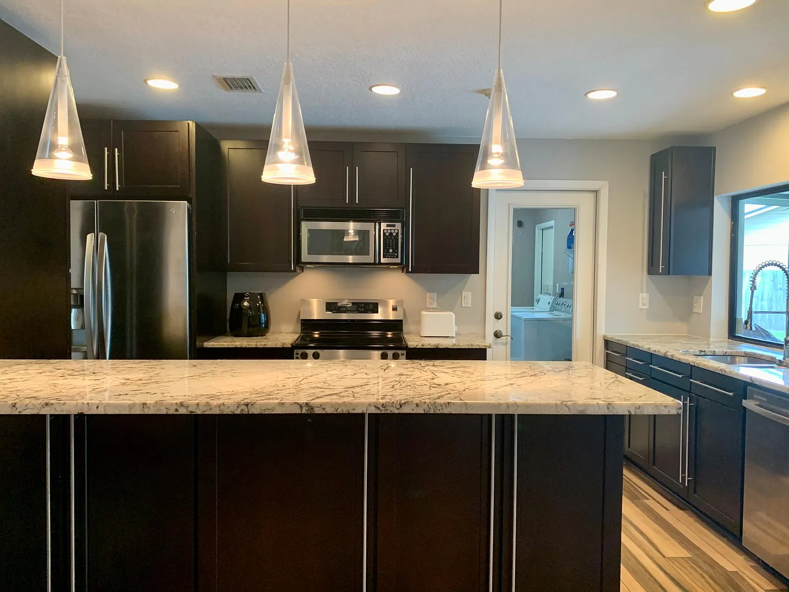 4 bed, 2000 sqft, $3,350 — Photo 2